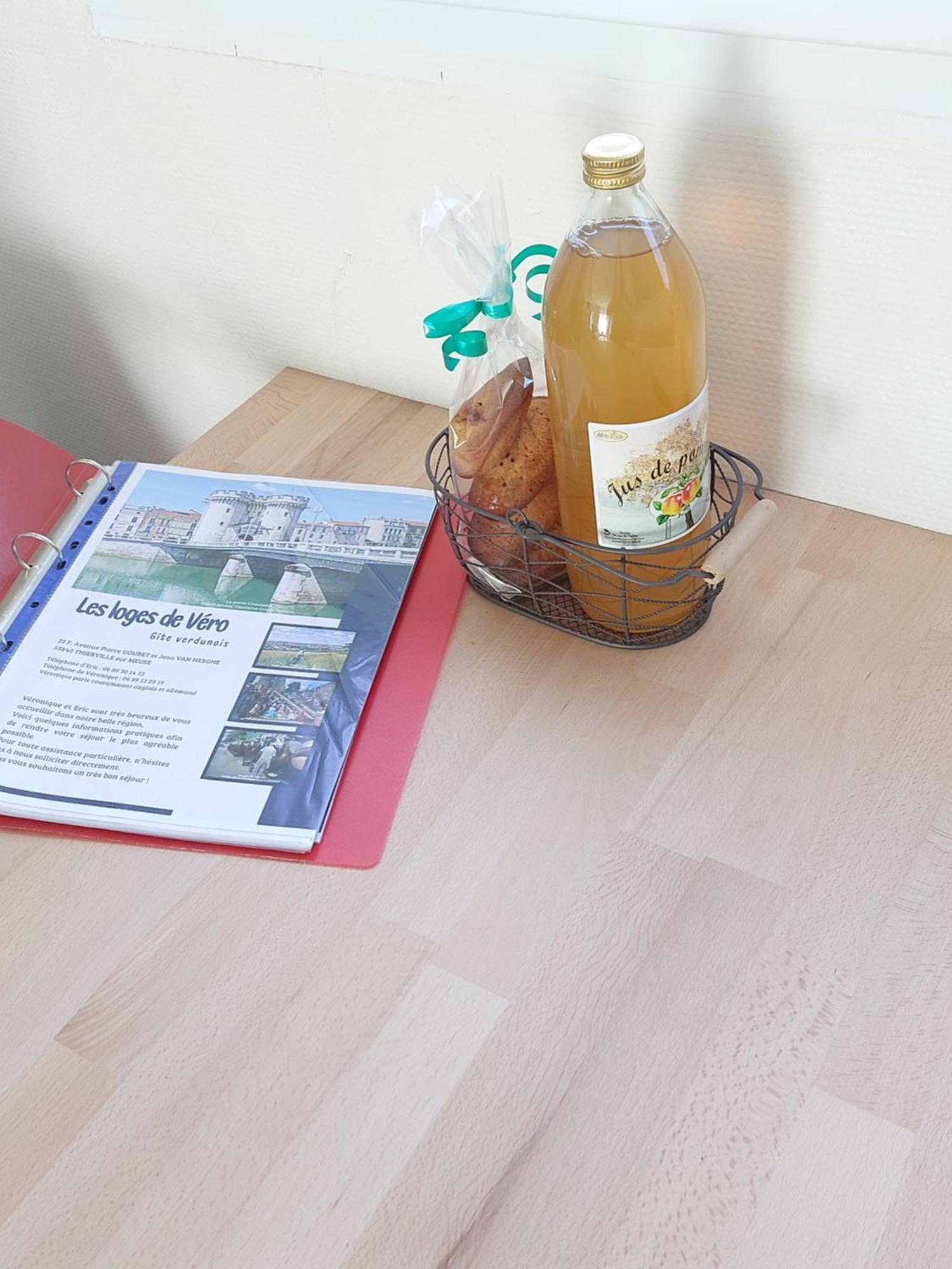Les Loges De Vero Duplex , Appartement Neuf Classe 3 Etoiles - Garage Velo Et Moto - Parking Prive - 1 Chambre Et Un Canape Convertible - Gere Par Prestazen'Services Thierville-sur-Meuse Eksteriør bilde